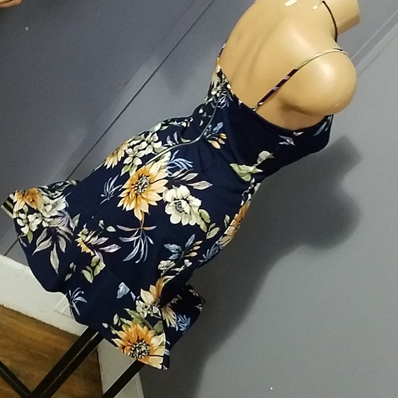 Stunning Sexy & Cute Floral Dress - Picture 7 of 8